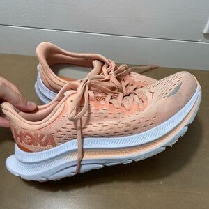 HOKA clifton one one edge shoe size 8.5 B